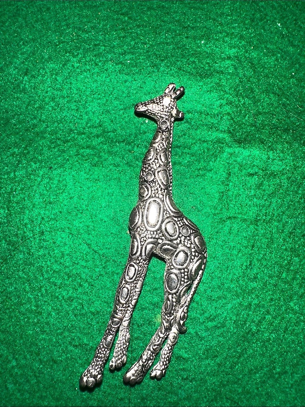 Giraffe Brooch in Silver